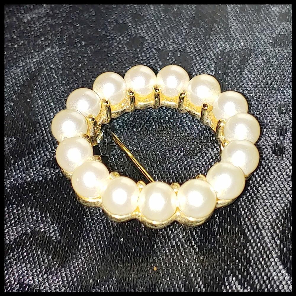 Vintage Circle Brooch - Picture 3 of 3